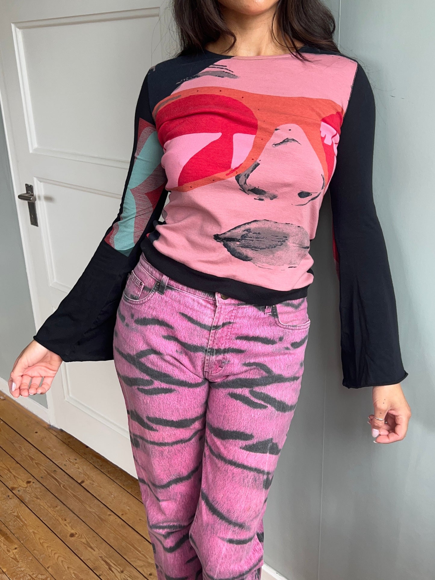 Face Print Flare Sleeve Top